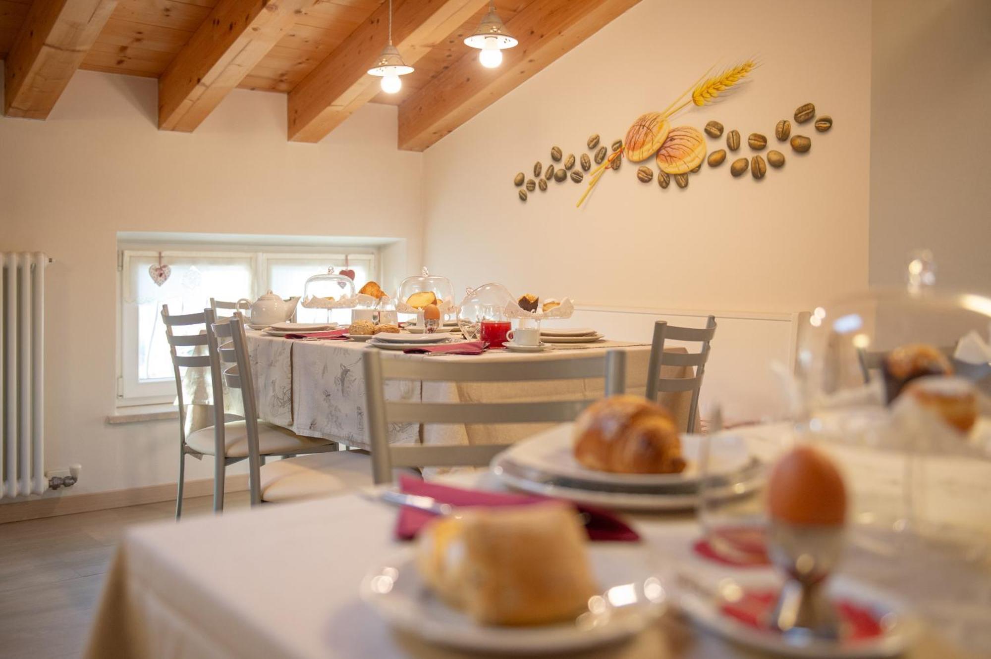 B&B La Casa di Rosa Vago Bagian luar foto