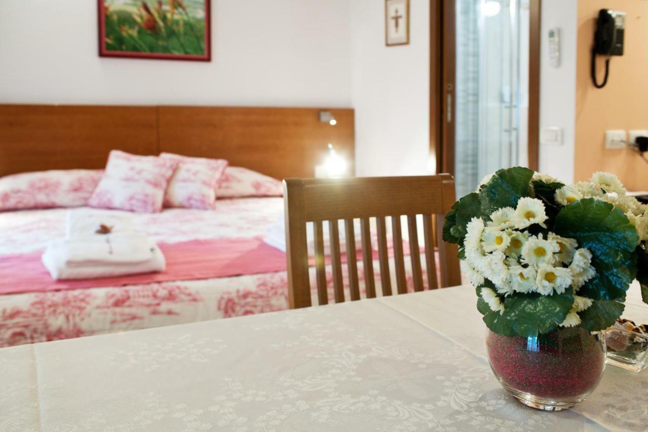 B&B La Casa di Rosa Vago Bagian luar foto
