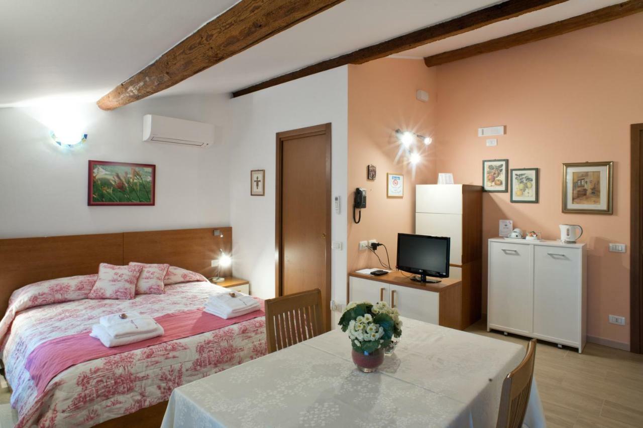 B&B La Casa di Rosa Vago Bagian luar foto